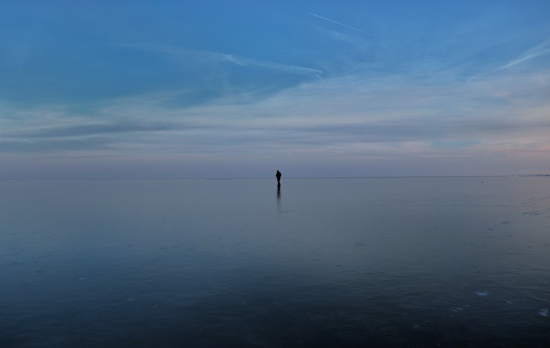 FOTO & VIDEO/ Iarnă de poveste în Delta Dunării. Imagini spectaculoase cu lacul care a devenit un imens patinoar!