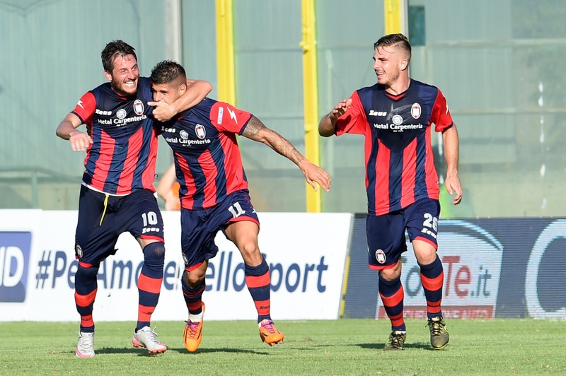 Foto LaPresse - Francesco Mazzitello 17/10/2015 Crotone (Italia) Sport Calcio Crotone vs Livorno Campionato di calcio serie B 2015-2016-stadio scida Crotone nella foto: esultanza torromino Photo LaPresse - Francesco Mazzitello 17/10/2015 Crotone (Italy) Sport Soccer Crotone vs Livorno Italian football Championship legue 2015-2016 Scida Stadium Crotone in the pic