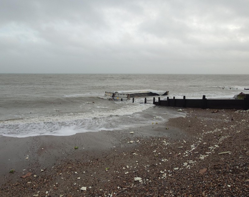 O plajă din Marea Britanie a fost acoperită de banane, dar autoritățile trag un semnal de alarmă pentru locuitori