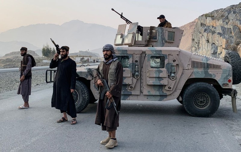 Pakistan a bombardat mai multe orașe din Afganistan și este în război „deschis” cu guvernul taliban