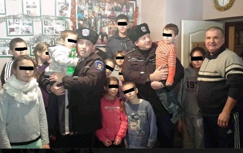 Poliţiştii locali ai Municipiului Bucureşti au făcut cadouri orfanilor