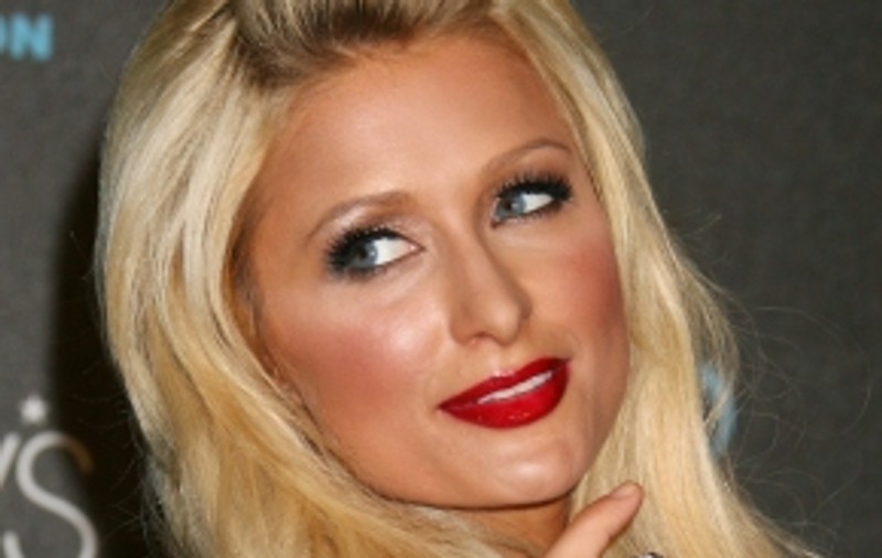 Paris Hilton a crezut în Moş Crăciun până la 16 ani