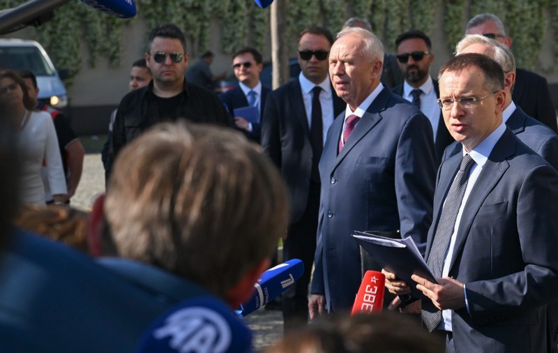 Rusia, dispusă la un armistițiu de trei zile pentru „ridicarea cadavrelor” de pe câmpul de luptă. Schimb de prizonieri
