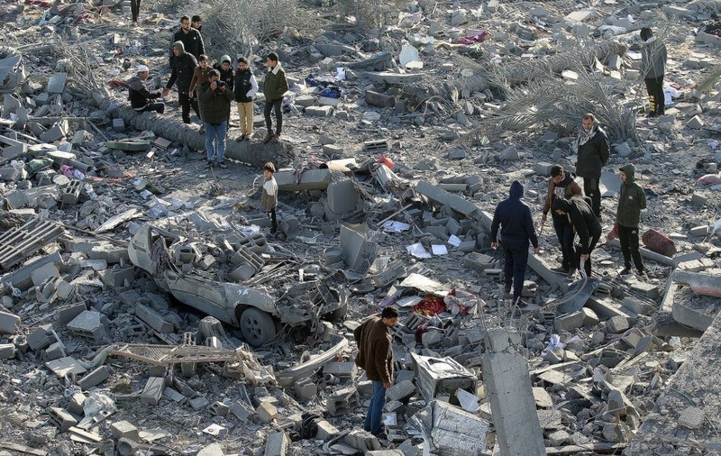 Israelul anunță că a ucis zeci de luptători Hamas într-o ambuscadă în sudul orașului Gaza. Agențiile umanitare critică rezoluția adoptată de ONU