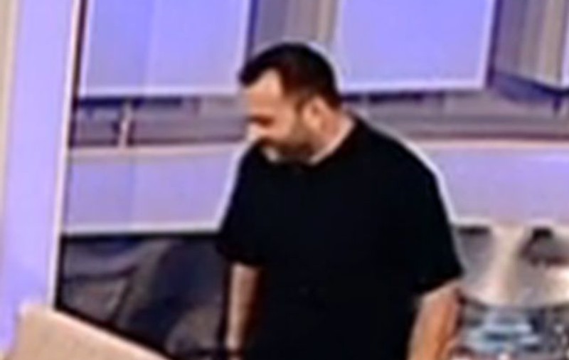 Moment penibil în direct! Un artist a căzut pe burtă în emisiunea lui Mihai Morar