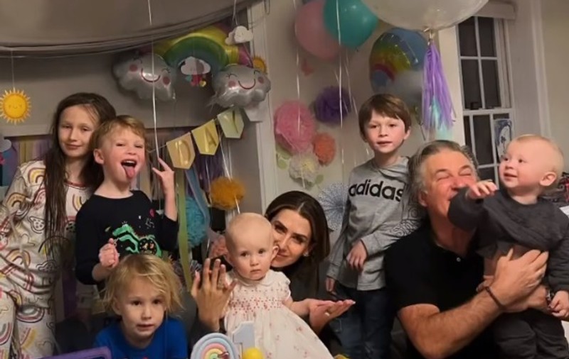 Soția lui Alec Baldwin este însărcinată cu al șaptelea copil. Vestea vine la cinci luni de la incidentul tragic de la filmări