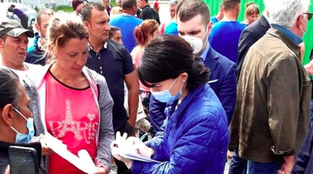 Ministrul Violeta Alexandru a fost în vizită luna trecută la ferma din Bornheim și a vorbit cu muncitorii români