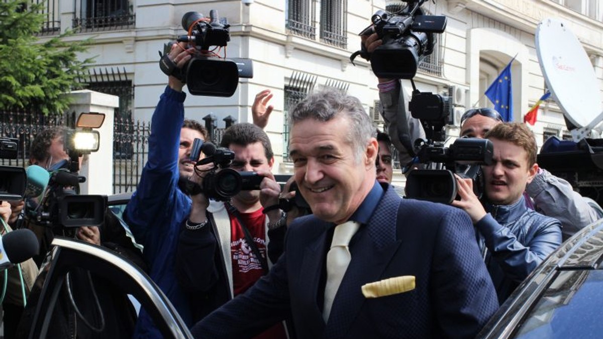 Gigi Becali a explicat de ce Steaua redevine FCSB: ”Doar asta s-a putut, să luăm licența”. A mai rezervat Fotbal Club Star București