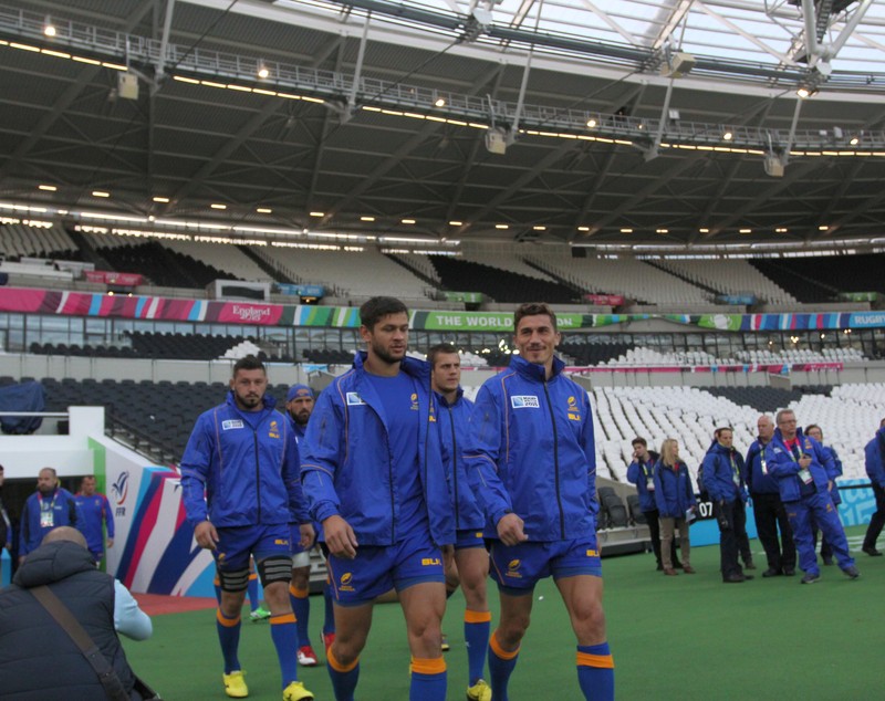România - Franța 11-38, la Cupa Mondială de rugby. “Stejarii” au jucat foarte bine timp de 30 de minute, dar au încasat două eseuri imediat după ce Paulică Ion a văzut cartonașul galben. Pe finalul meciului, românii au căzut psihic și fizic. Duminică - altă “misiune imposibilă” / GALERIE FOTO & VIDEO