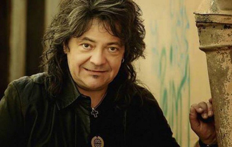 Cele mai cunoscute melodii cântate de Leo Iorga. "Fata din vis" și „Cântec pentru prieteni”, printre ele