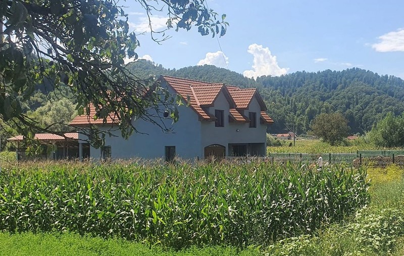 Un bărbat din Bistrița-Năsăud și-a incendiat familia, în urma unui conflict cu soția. Femeia are arsuri pe 90% din corp