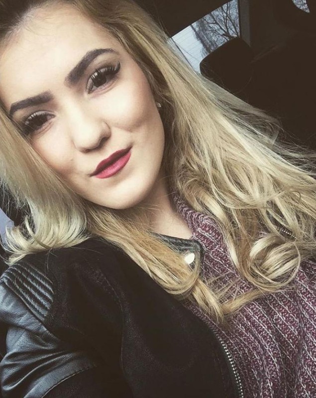 Laura, tânăra ucisă în Belgia, a fost înmormântată la Târgu Cărbunești. Zeci de oameni au condus-o pe ultimul drum