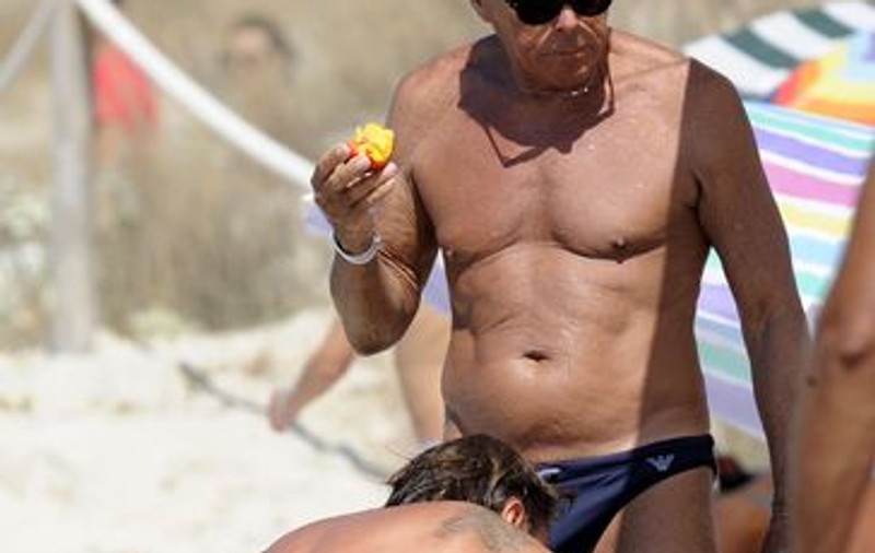 Foto | Giorgio Armani a ieşit cu iubitul la plajă?