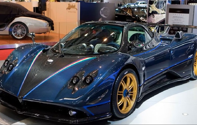 Pagani Zonda Tricolore, o mașină de 12 milioane de euro, închiriată în Germania, a fost găsită într-un showroom din Italia