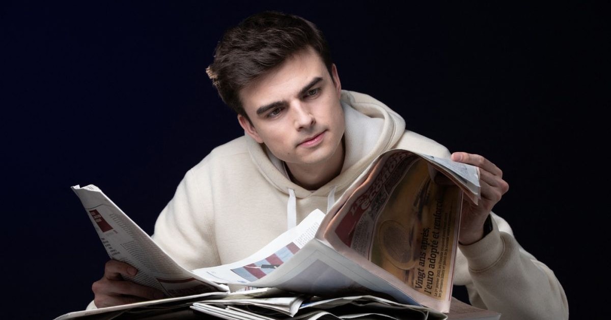 Hugo Travers, alias Hugo Decrypte, autorul benzii desenate „Hugo Decrypts in Russia”, 14 martie 2022