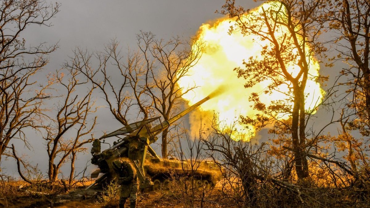 Soldați ucraineni operând operând pe linia frontului, în regiunea Donbas Foto: Hepta