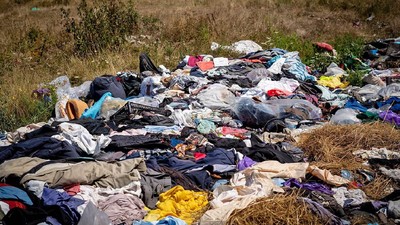Deșeurile mascate sub eticheta de „second-hand”, o problemă gravă în România: „Oprim sursa de alimentare”