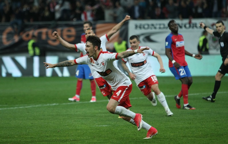 Liga I, etapa a 8-a, play-off: Dinamo - FCSB 2-1. Derby decis în minutul 96, din penalty! ”Cazul Bricheta”, nimica toată pe lângă bombardamentul de pe Arena Națională. Reghe, scandal cu arbitri | LIVE&VIDEO