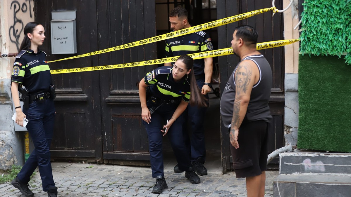 Bărbatul a fost descoperit luni, 24 august 2026, în stare de inconștiență, într-un imobil din centrul vechi, și nu a mai putut fi salvat. Sursă foto: Dumitru Angelescu/ Libertatea.