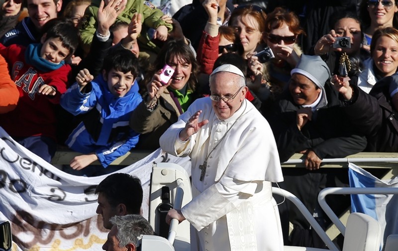 GESTUL IMPRESIONANT al PAPEI FRANCISC pentru DEȚINUȚII dintr-o închisoare cu MINORI! Vezi ce vrea să le facă!