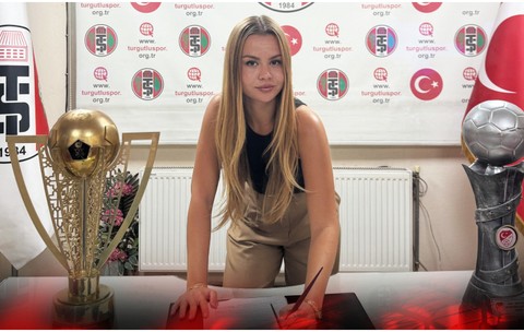 Surpriză uriașă! Fotbalista în vârstă de 22 de ani a devenit antrenor principal. Galerie foto