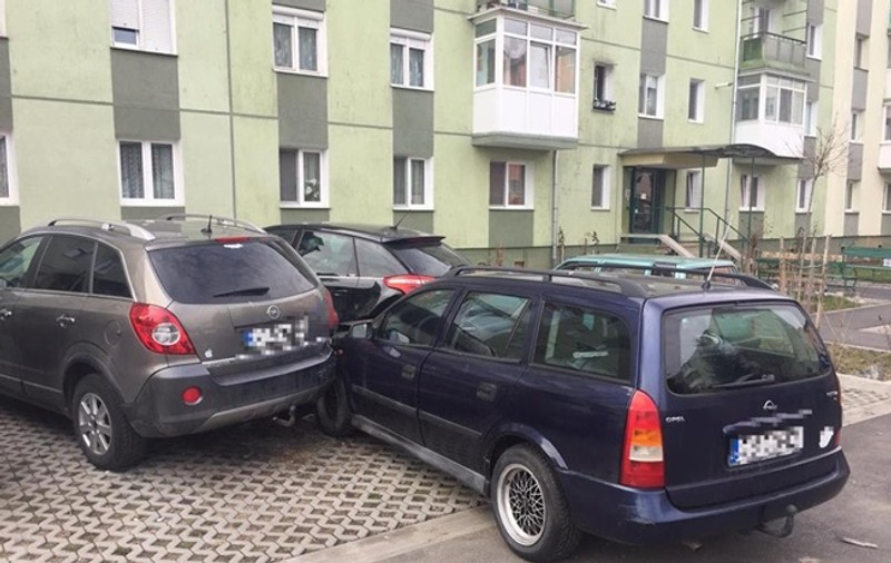 UPDATE / Șoferul din Sibiu care a lovit cinci mașini a murit la spital. I se făcuse rău la volan