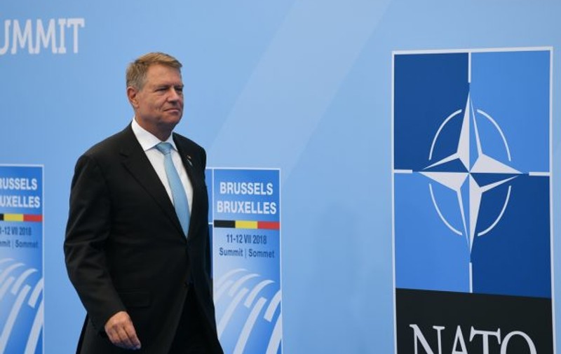 Preşedintele Klaus Iohannis vine marţi în Parlament. Va participa la şedinţa solemnă dedicată celor 15 ani de la intrarea în NATO