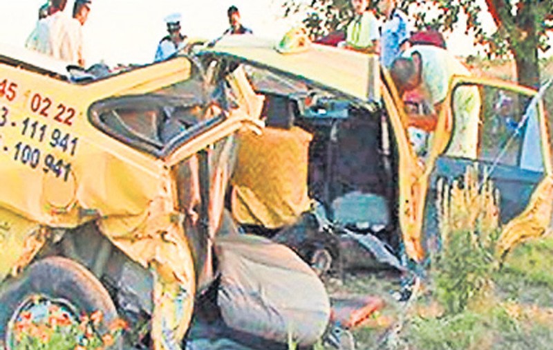 Patru bărbaţi abia întorşi în ţară, din Italia, victimele unui accident rutier: au murit în taxiul groazei