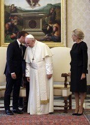 epa06840890 French President Emmanuel Macron (L) whispers something in Pope Francis' ear as his wife Brigitte looks at them at the end of their private audience, Vatican City, 26 June 2018. Hosting and welcoming migrants were among others themes of the talks. EPA-EFE/ALESSANDRA TARANTINO / POOL POOL PHOTO