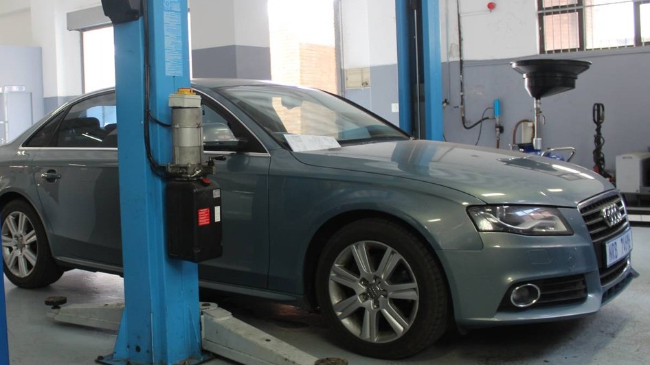 Mașină Audi în service auto