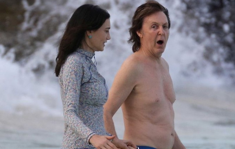 Paul McCartney, umilit la intrarea unui club | VIDEO