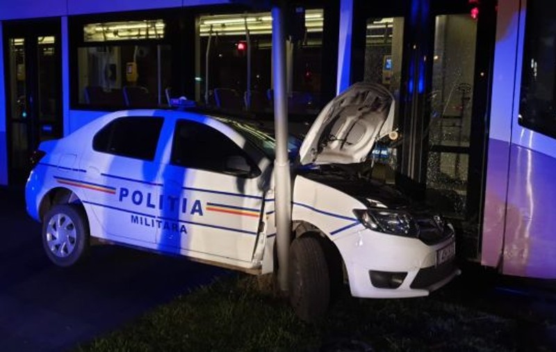 Mașină de Poliție intrată într-un tramvai, la Timișoara |FOTO&VIDEO