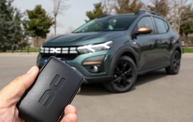 Dacia Sandero, din nou lider în vânzările din Spania. Renault 5 a detronat Tesla în topul mașinilor electrice