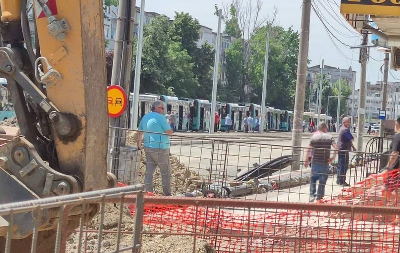 Femeie din Galați, rănită grav după ce a fost lovită de un buldoexcavator