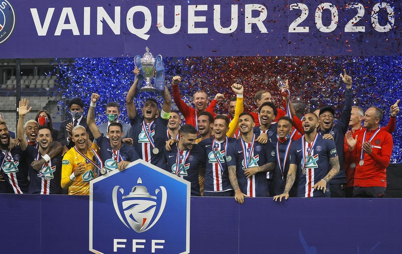 VIDEO | PSG a cucerit Cupa Franţei, în fața a 5.000 de spectatori. Președintele Emmanuel Macron i-a felicitat pe protagoniști