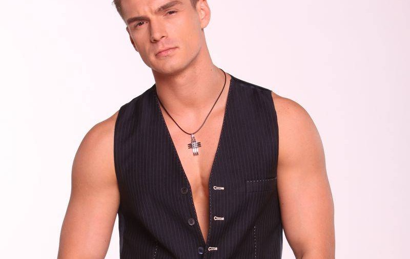 Bogdan Vladau canta live in concerte