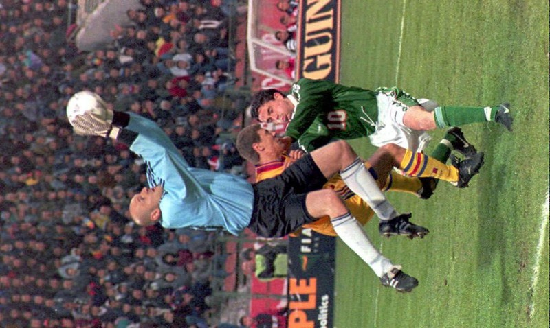 Romanian goalkeeper Bogdan Stelea (L) catches the ball as Romanian forward Tibor Selymess (C) and Irish forward David Connolly (R) jumped for a header during the group eight, 1998 soccer World Cup qualification match 30 April. Romania is leading 1-0 at half-time.