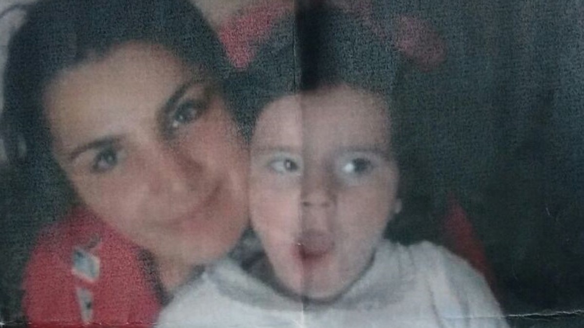 O mamă și fiica ei de doi ani au dispărut de cinci zile. Apropiații vorbesc de neînțelegeri mai vechi dintre femeie și concubinul părăsit al acesteia