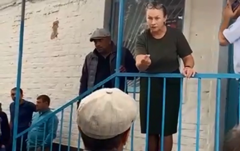 Bărbații chemați la încorporare în Daghestan refuză să meargă la război și se ceartă cu o femeie-ofițer de recrutare: „Du-te și luptă-te tu!”