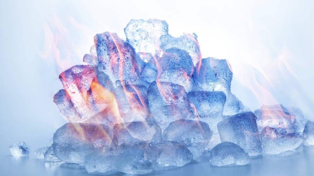 Gheața superionică poate exista la temperaturi de peste 2.000°C, în condiții de presiune extremă. Imagine cu caracter ilustrativ. Sursă foto: Shutterstock