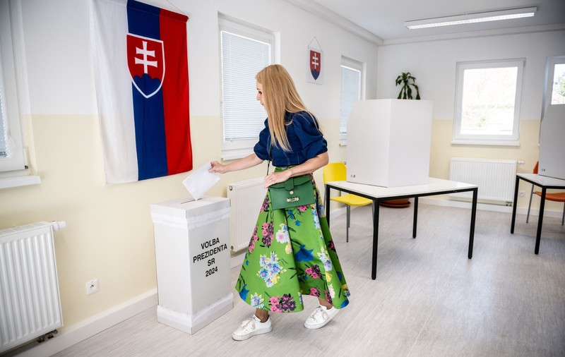 Alegeri prezidențiale Slovacia: Turul doi decurge fără incidente, fiind anticipată o prezenţă ridicată la urne ce l-ar avantaja pe candidatul prorus