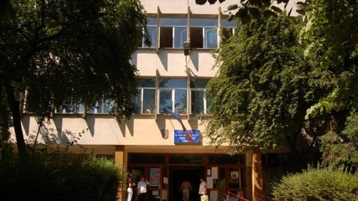 Jumătate din elevii unei clase din Timișoara au fost scoși de părinți de la ore. Ce îi nemulțumește