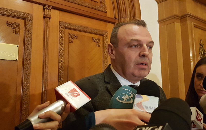 VIDEO / Ministrul Transporturilor: Cred că sunt ani buni de când nu am mai mers cu trenul; Despre incidentul de la Zimnicea: Se mai poate întâmpla!