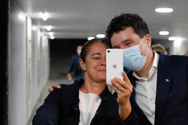 Nicușor Dan, poză alături de o susținătoare