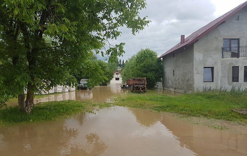Cod galben de inundații în Moldova și Transilvania. Ce râuri ar putea să iasă din matcă
