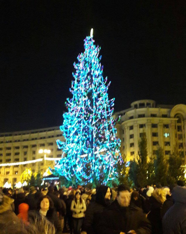 Luminițele de Crăciun din București au fost aprinse. Traseu de 29 de kilometri, din peste trei milioane de beculețe