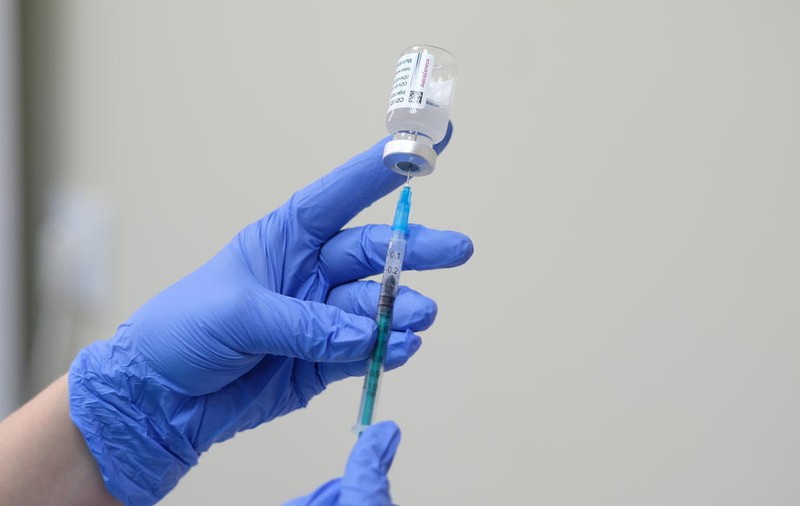 Anchetă la Gorj după ce o adolescentă de 17 ani a fost vaccinată cu Johnson & Johnson, ser aprobat doar pentru adulți