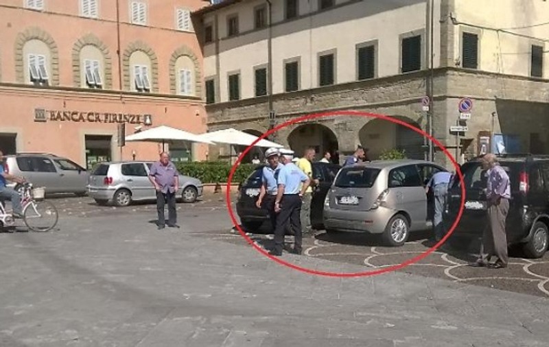 O fetiță din Italia, uitată în maşină, a murit din cauza căldurii. Afară erau aproape 30 de grade Celsius
