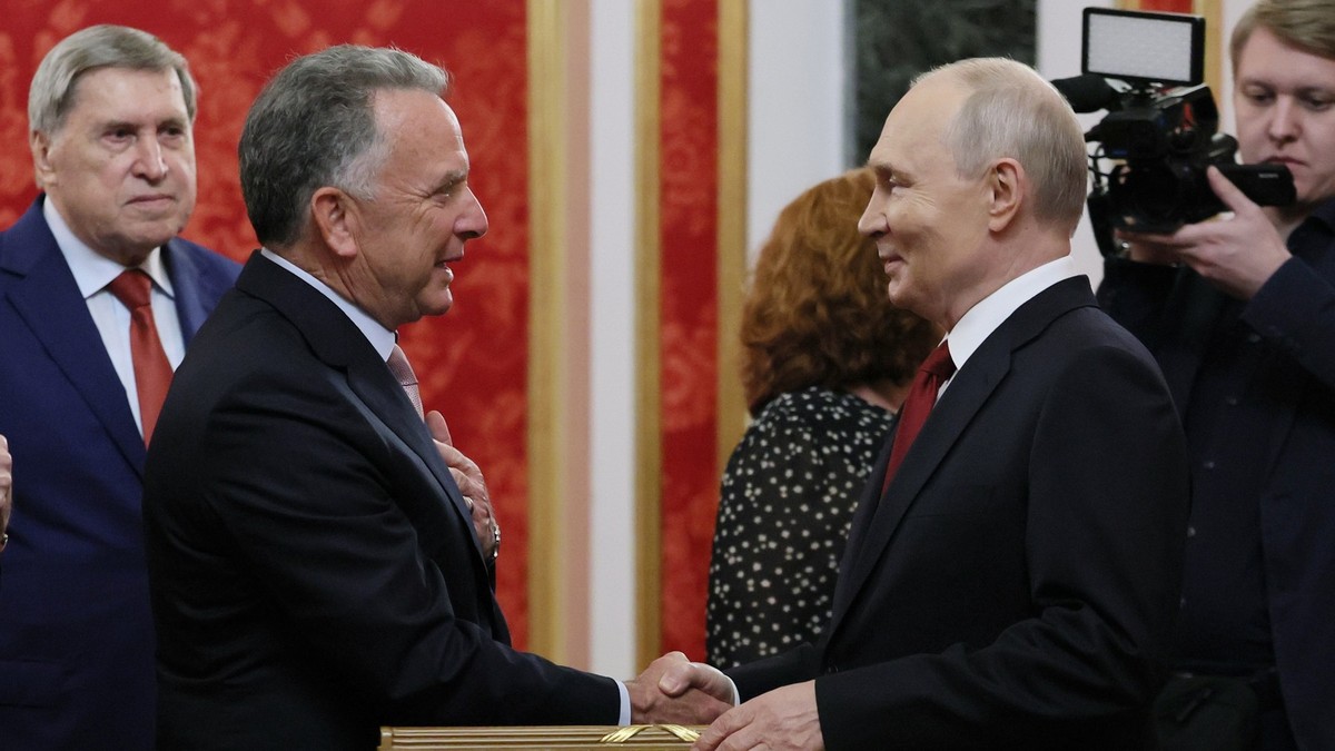 Vladimir Putin dâ mâna cu Steve Witkoff Foto: Profimedia