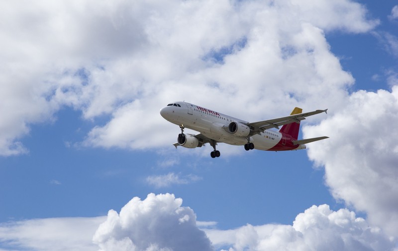 Ți-a întârziat zborul mai mult de 3 ore? Ce despăgubiri poți primi de la compania aeriană